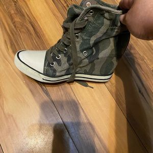 Guess camo sneaker wedges - good condition!